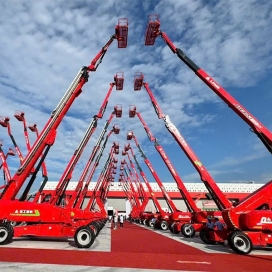 Xe nâng người AR32j