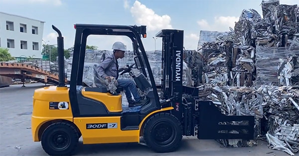 Xe nâng vận hành an toàn khi được kiểm định nghiêm ngặt