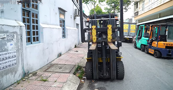 Dịch vụ thuê xe nâng uy tín chuyên nghiệp