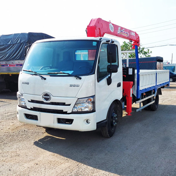 Xe cẩu Hino XZU730L 3T5 gắn cẩu Unic URV343