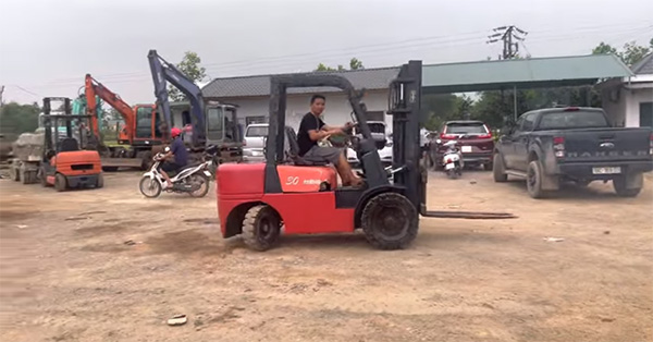 Xe nâng 3 tấn giá rẻ chất lượng tại Ninh Bình