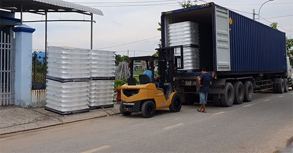 Xe nâng dầu 3 tấn sử dụng để vận chuyển hàng hóa