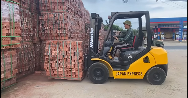 Xe nâng hàng tại Ninh Bình
