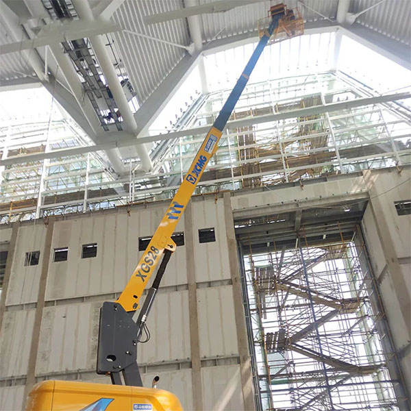 Xe nâng người boom lift XGS28
