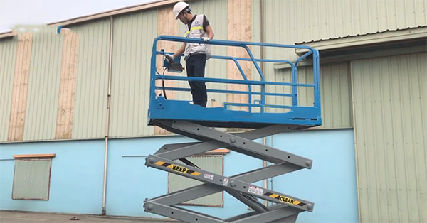 Xe nâng người cắt kéo tại Ninh Bình